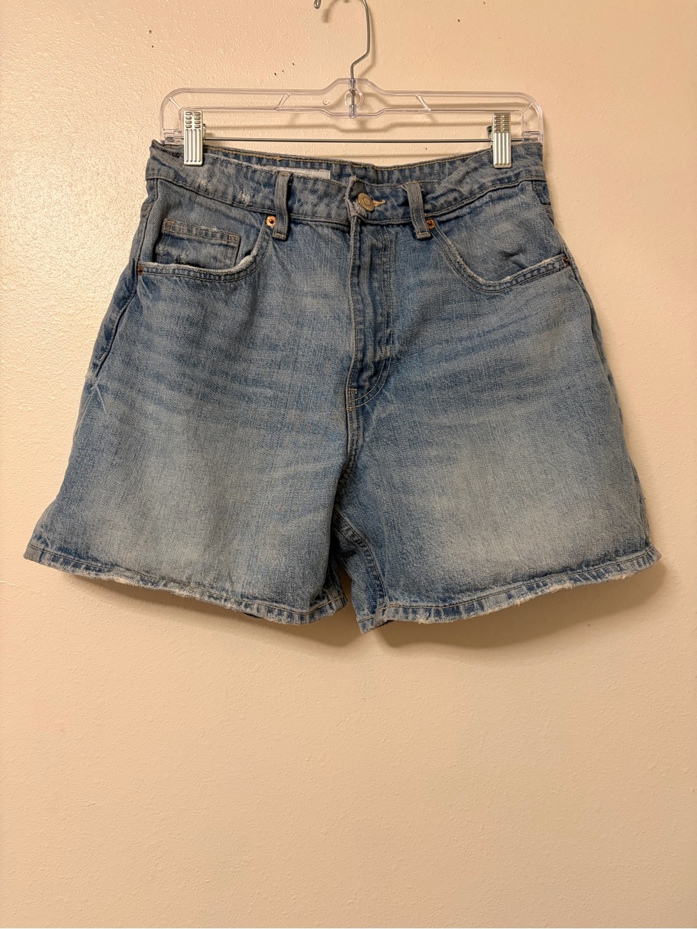 Zara High Waisted Light Wash Denim Mom Jean Shorts Size 8